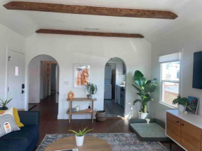 Huge Updated Spanish Apt - Steps to Beach & Bay!